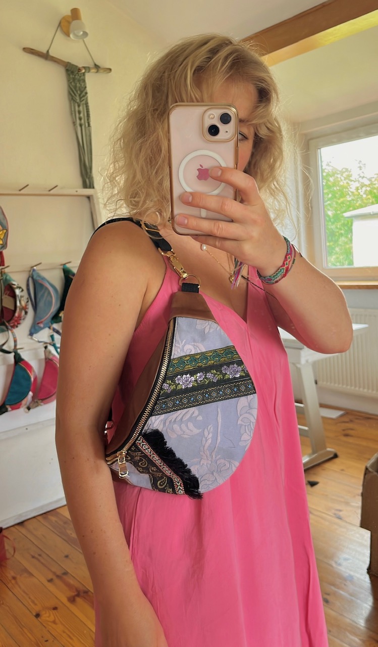 E8D56B31-4691-404A-A3A8-BF7EF091207A